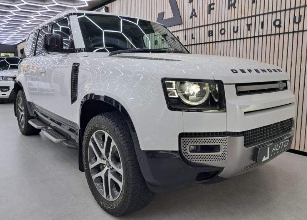 Landrover Defender (B4 Armoured)